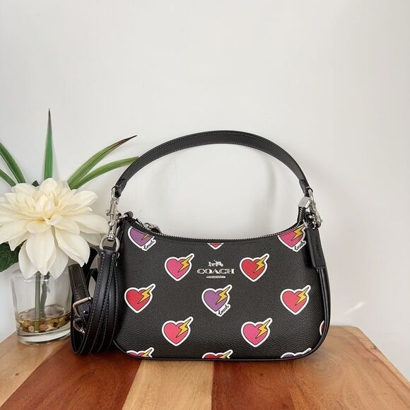 NWT Coach Teri Shoulder Bag With Heart Bolt Print - Picture 2 of 9